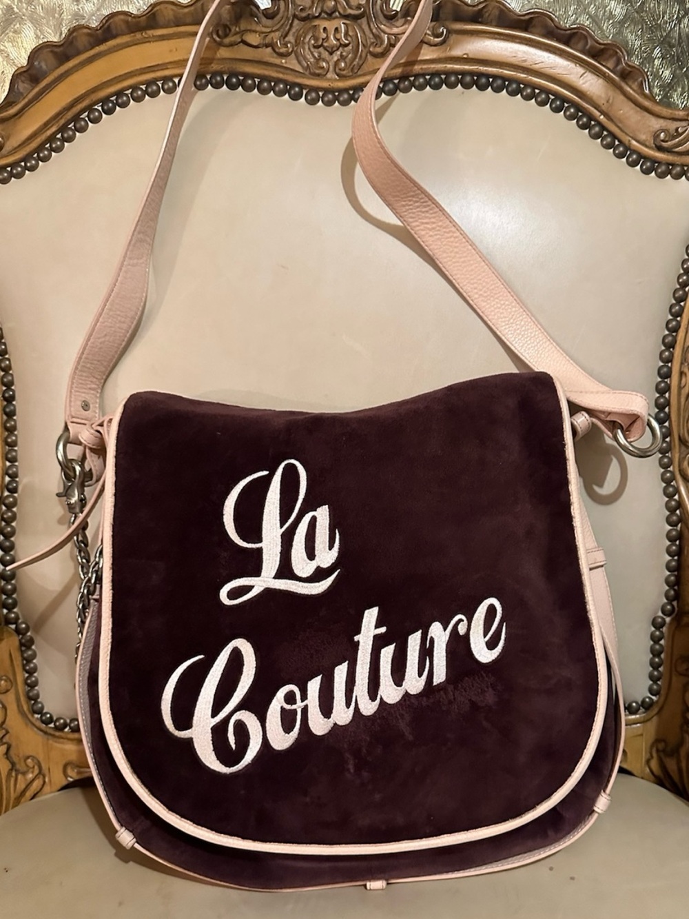 Vintage Juicy Couture Velour Messenger Bag Features Embroidered La Couture Y2K - Picture 3 of 15